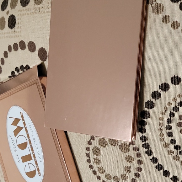 Ace Beaute Glow Essentials Highlighter Palette - Picture 5 of 6